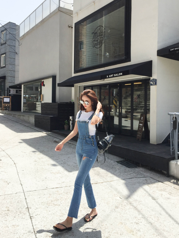 女神孙允珠，纪梵希荧粉水洗磨牛仔背带裤