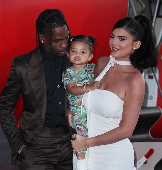  『斯科特』凯莉·詹纳送布加迪豪车为男友庆生，价值300万美元出手阔绰