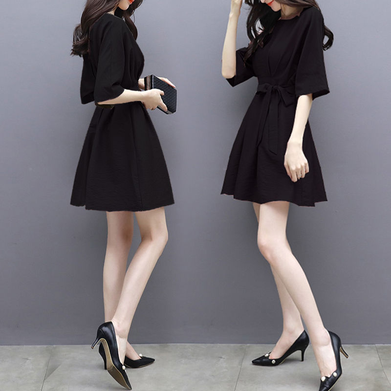 女人不怕长不好看，穿上超显气质的裙子，让人眼前一亮，抢尽风头