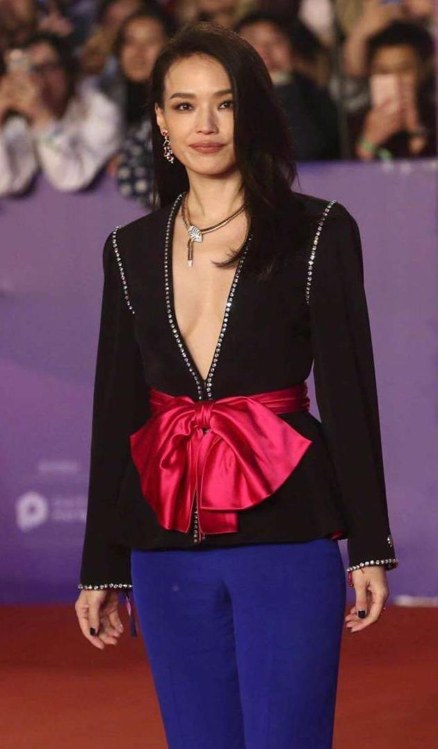 舒淇应该感谢雷佳音, “雷式走红毯”刷屏, 舒淇穿的有多糟糕无人