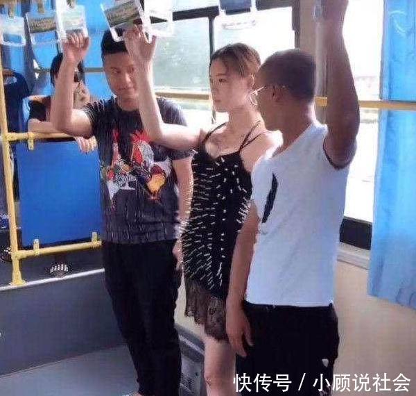 公交车上,漂亮女孩穿这样的性感短裙,却没人敢靠近她