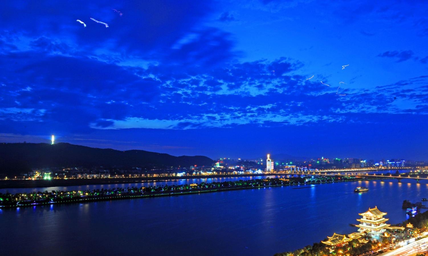 仅次于武汉的中部第二大都市, 如今变为“水上之城”