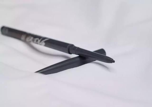 发际线男孩花2500修的眉毛这个鸟样