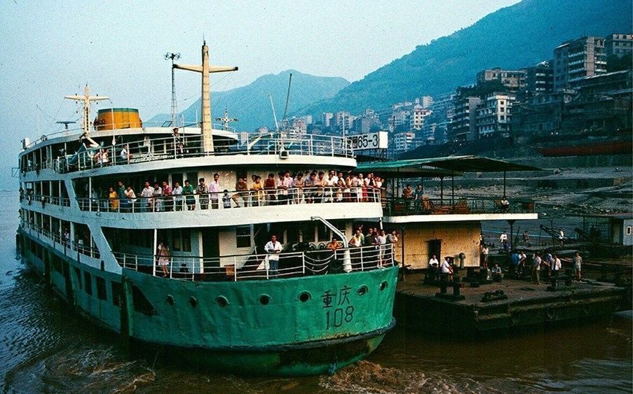 老照片:1994年的山城重庆 光膀子的棒棒军
