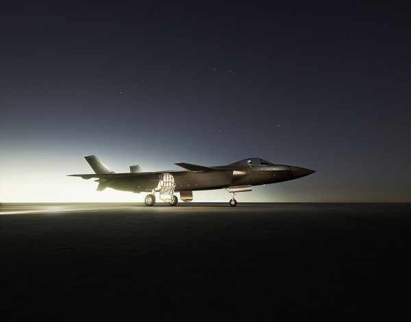 天价歼20:一个头盔255万 F22用不起