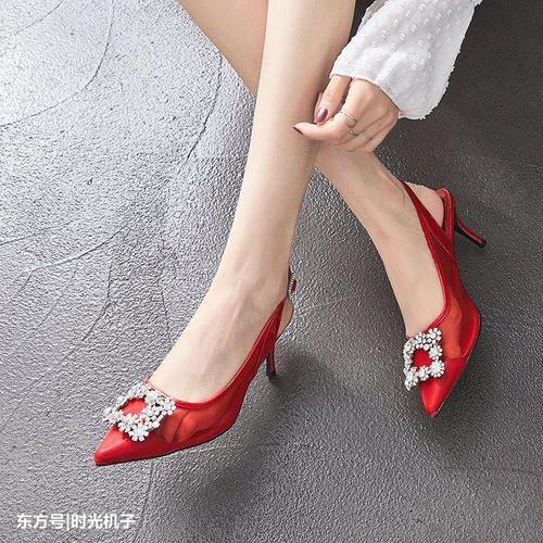 优雅的尖头高跟鞋,演绎轻熟性感,温婉的女性风情