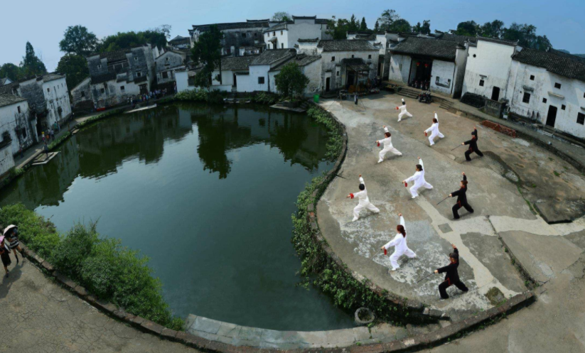 中国最神秘的村庄：诸葛后人所建，外人进来出不去！