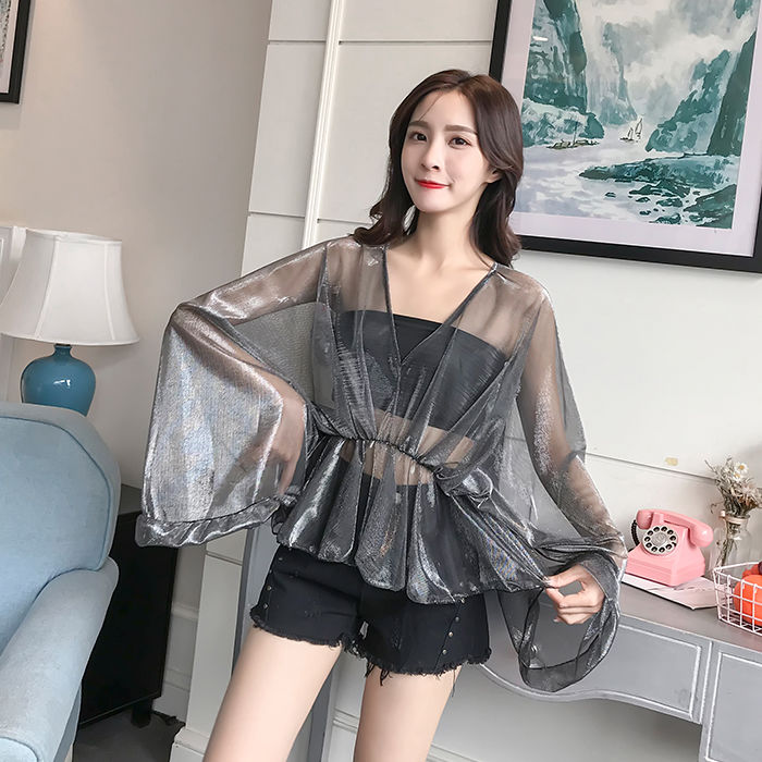 现在的姑娘们真敢穿!如此个性的“透视衫”直接外穿了!贼诱人