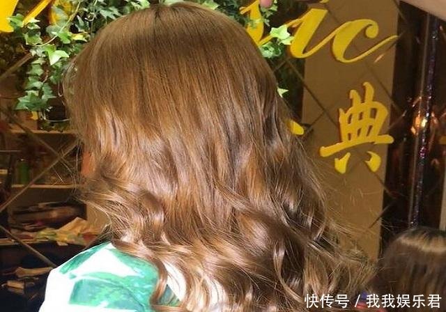 都说直发好看，45岁的女人烫发后减龄8岁！再也不怕头发少了