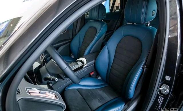  「娱乐系统」续航415km+5.2s破百！实拍奔驰首款纯电SUV
