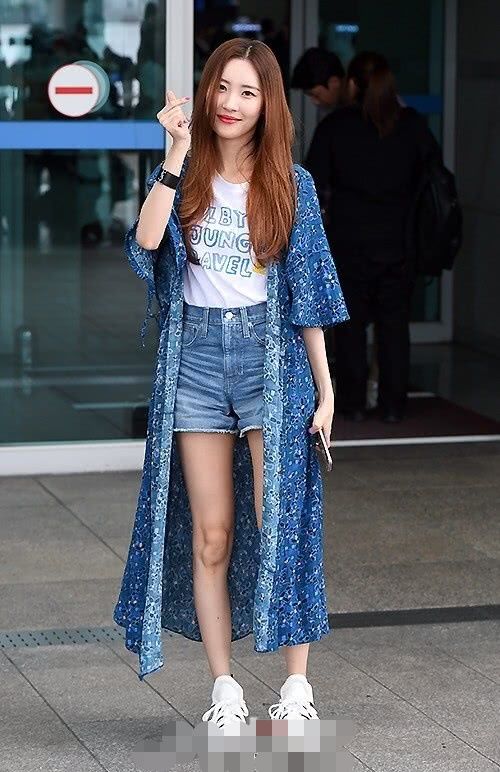 李宣美穿的这件Gucci背心太暴露，身材太要命了