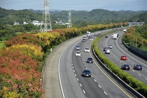  #高速#“高速1小时100公里”跟“国道2小时100公里”走哪个比较