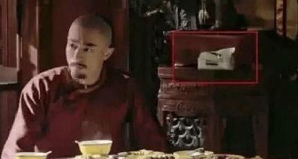  #严谨#邓伦友情客串《冰糖炖雪梨》，却造成明显穿帮，网友：太不严谨！