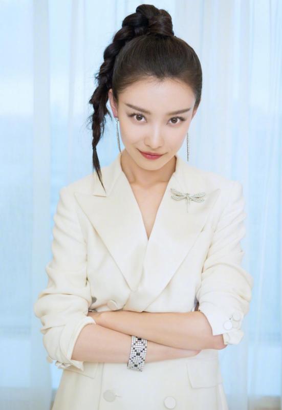  『气质』女性不要总披散着头发，这几种扎发让你气质又靓丽