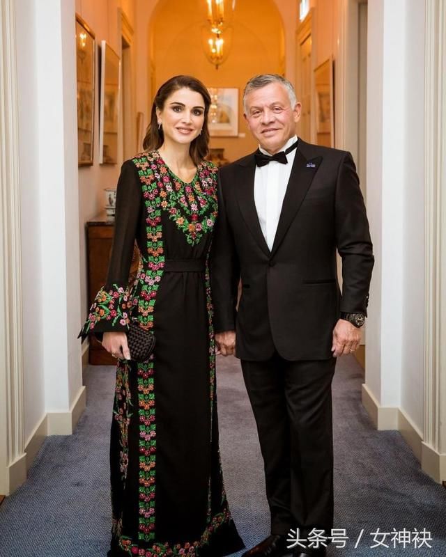 跟王室学职场着装，最美王后拉尼娅的时尚进化