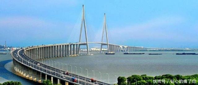 跨海大桥海域深度一般80米左右，大桥桥墩如何建造答案来了
