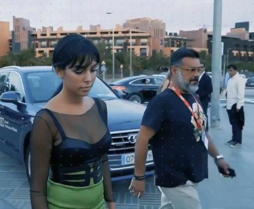 八卦节目兵分3路调查她的身世！C罗听后震怒！网友：邻居真过分！