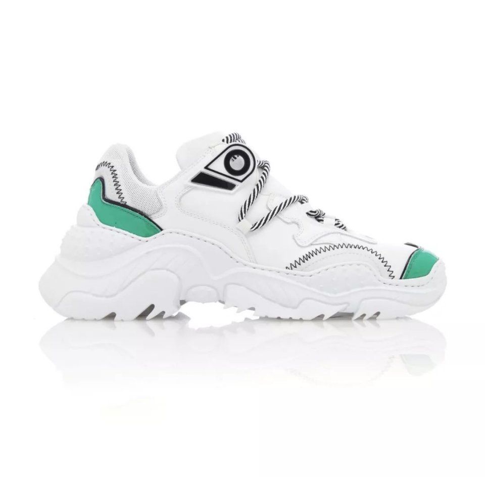 正值此刻，超模和it girl们都在ins上晒什么运动鞋?