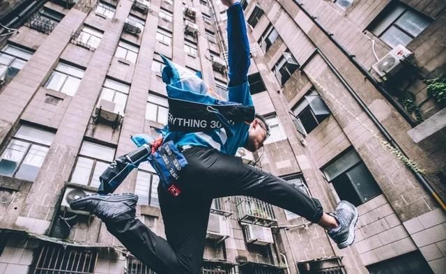 饿了么又出新设计，外卖小哥都穿得比我潮！