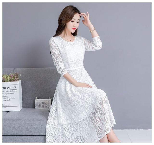 不要在衣服不见了的状况下游玩。这条裙子只要穿过膝盖时才美观。