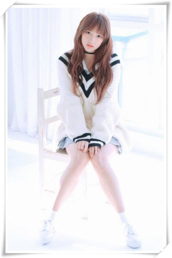 程潇穿紧身短裙现身，看完她的腿后尴尬了，网友：还是换回长裤吧