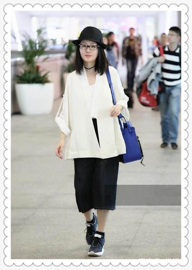 俞飞鸿这裤子够紧了，还提这么高，网友：看着都难受