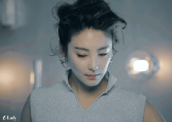 家暴、离婚、遭欺骗，张雨绮意外圈粉!这可比宫斗戏好看多了……