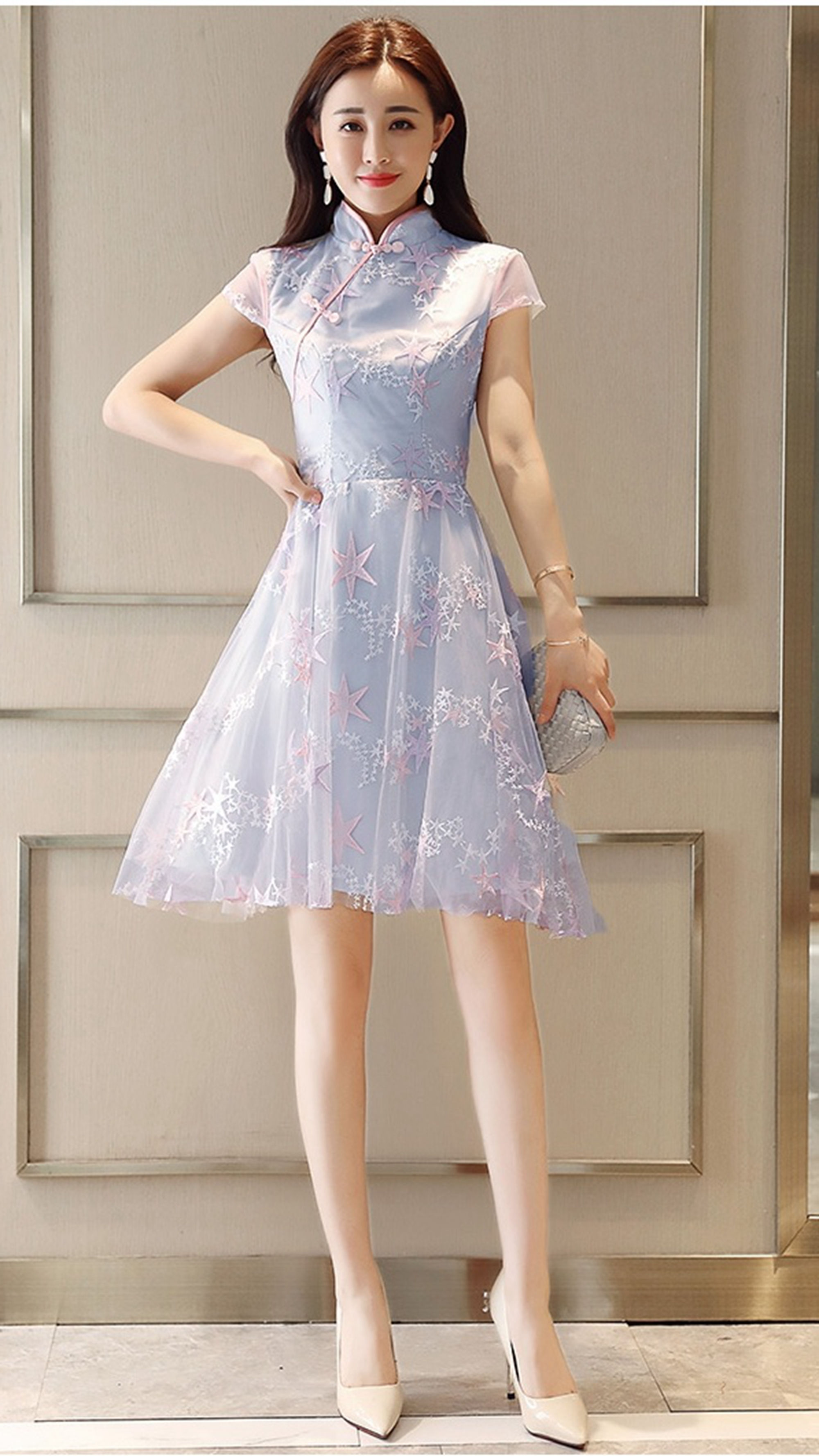 如果你身材小巧，又想穿旗袍，介绍这款改良旗袍连衣裙给您