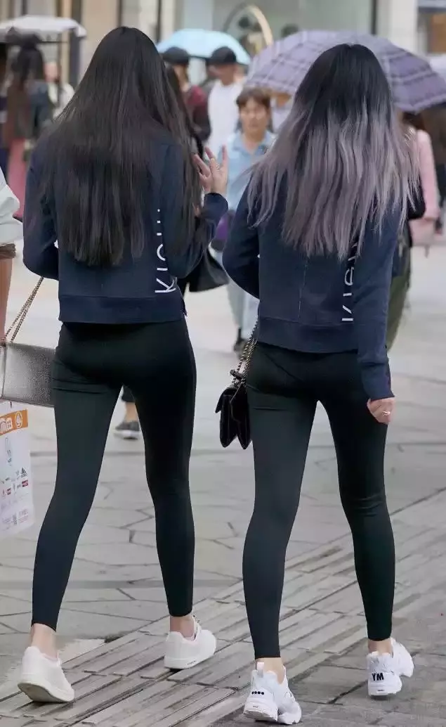 街拍路人,不一样的高跟鞋搭配不一样的服饰,才能更加凸显出美感