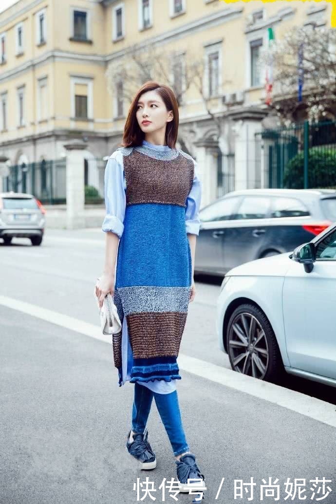 32岁江疏影真会穿，一件白卫衣穿出初恋般的感觉，这腿我跪了！