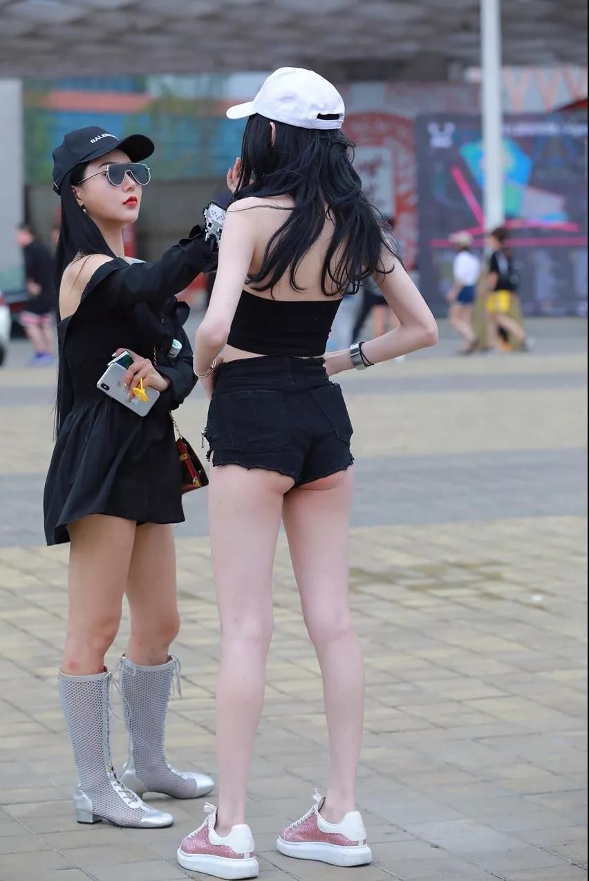 街拍路人，气质迷人的几款应季搭配，让你比明星还要有范