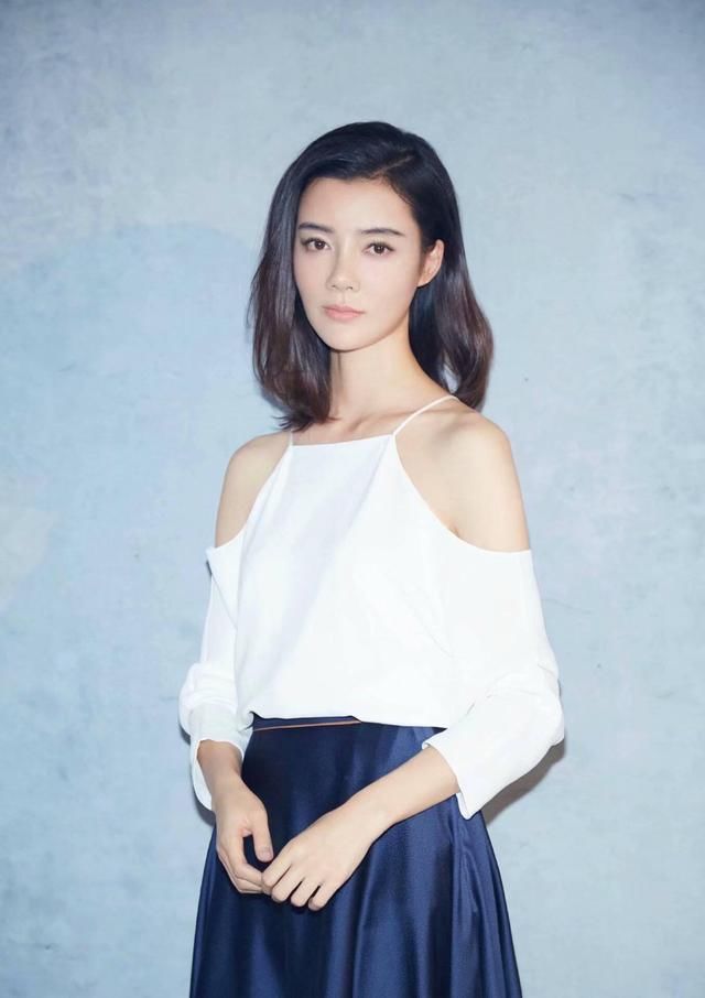 车晓这身真好穿，秋天凹内搭刚好 网友：快剁手