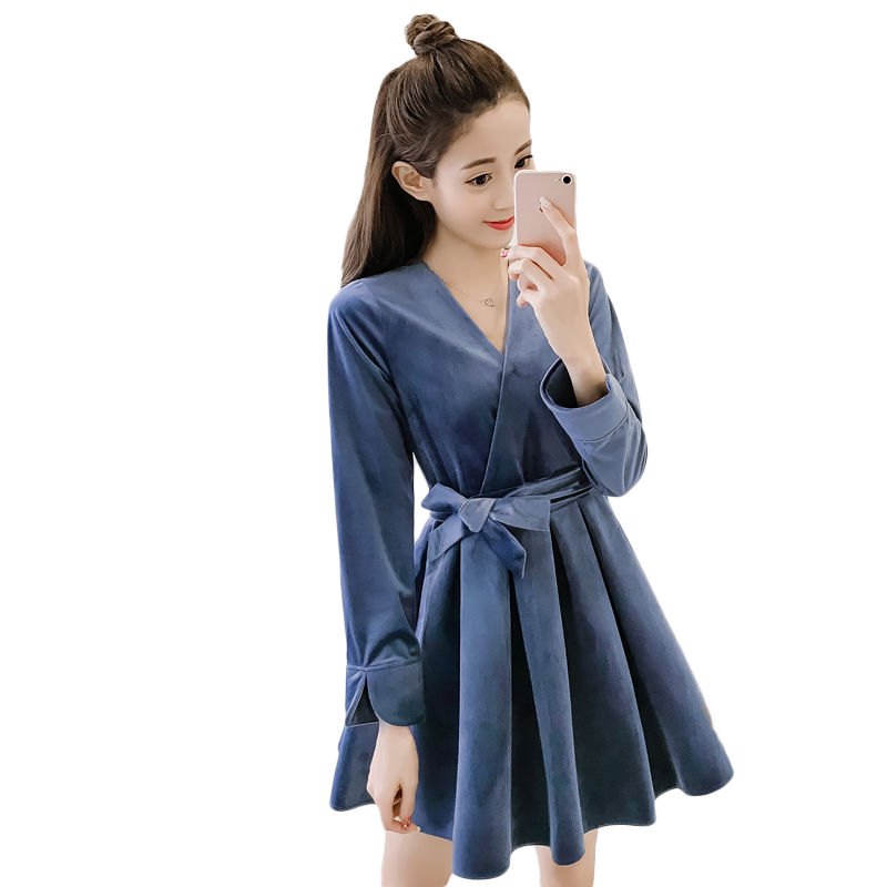 初秋温差有点大，别穿吊带裙了!初秋新款长袖裙，又美又嫩