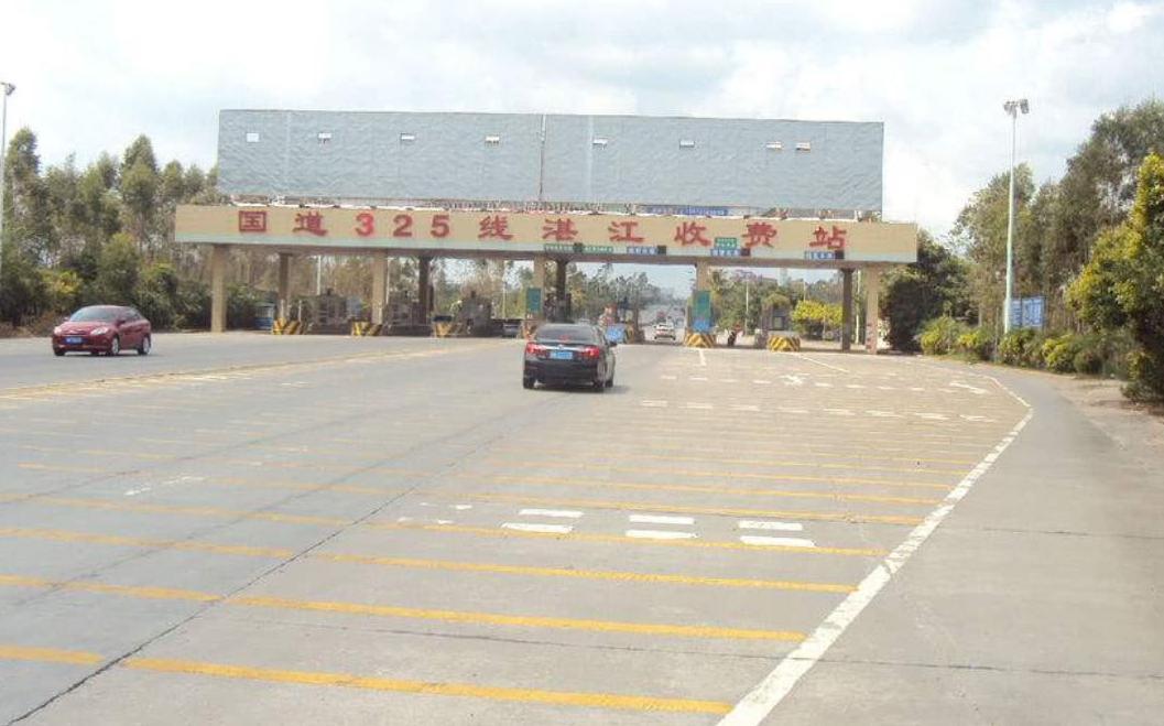 “两证”取消正式执行，公路也将全免费，车主：这太不公平！