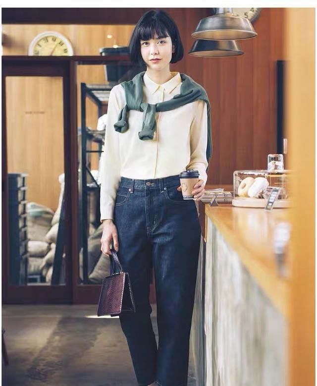  『驾驭』如何驾驭优衣库单品?学学时尚博主的穿搭技巧,减龄又时髦