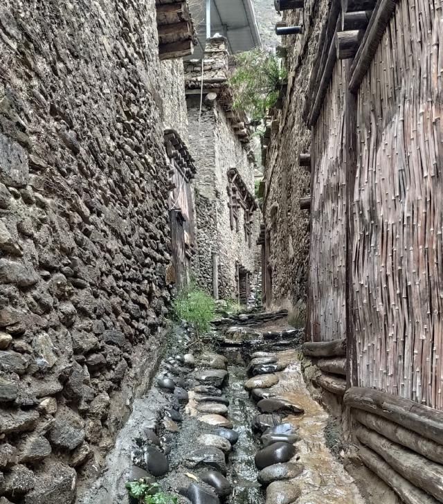 四川最具少数民族风情村寨,寨内有高约40米碉楼,成独特一景!