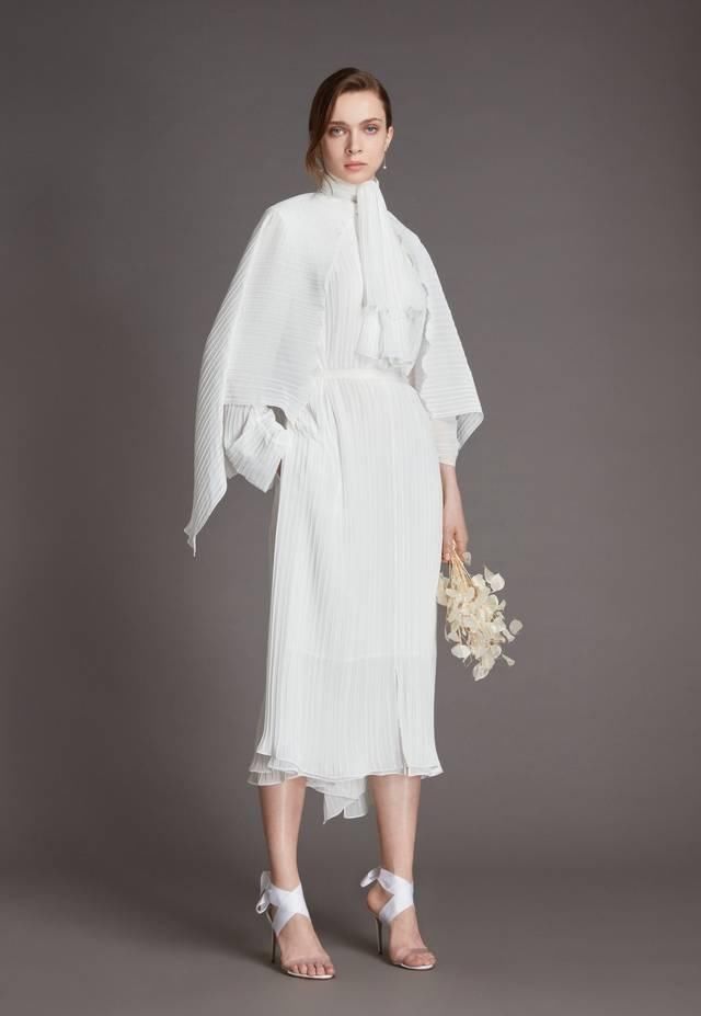  「婚纱」2021春夏婚纱系列报导：Roland Mouret打造日常也能穿的时髦婚服