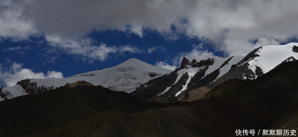 天路零公里出发，一小时海拔升高3000米，昆仑山脸色好严肃