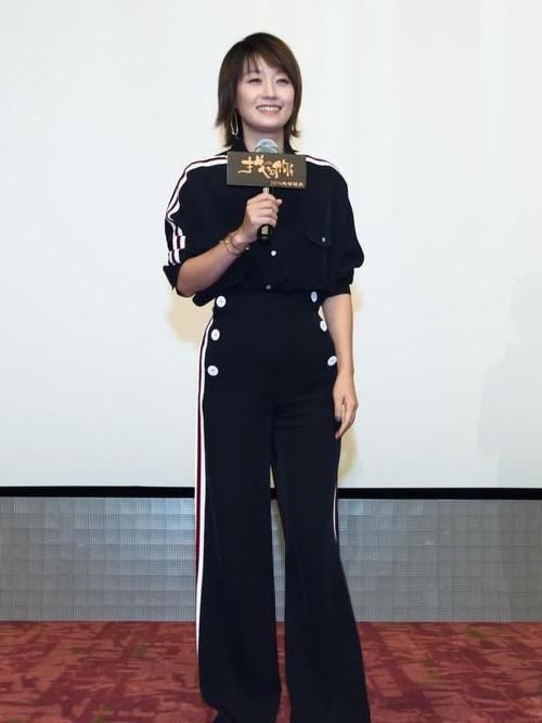  『气质』马伊琍好懂时尚，黑色商务装穿出运动风气质，“蚂蚁身材”真有料