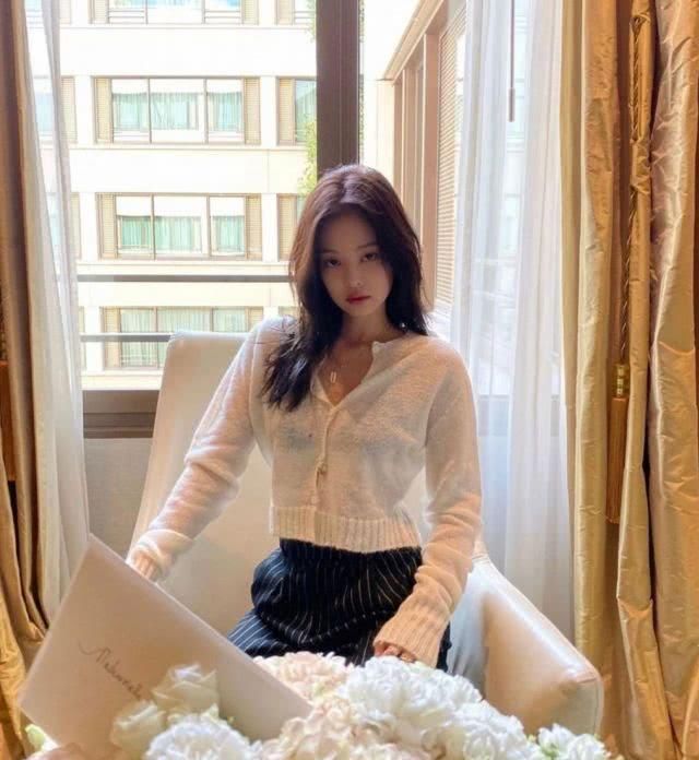 『牛仔裤』就连Jennie都在穿的针织衫,时髦又百搭,你绝对不能错过