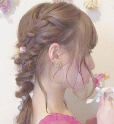  『女生』00后女生日系软萌发型，上面的小发饰少女心爆棚，小仙女马起来