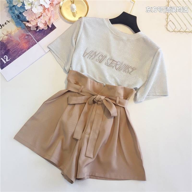 老婆刚买的一批“晚晚风”套装，看上去不以为然，一件上身美爆了