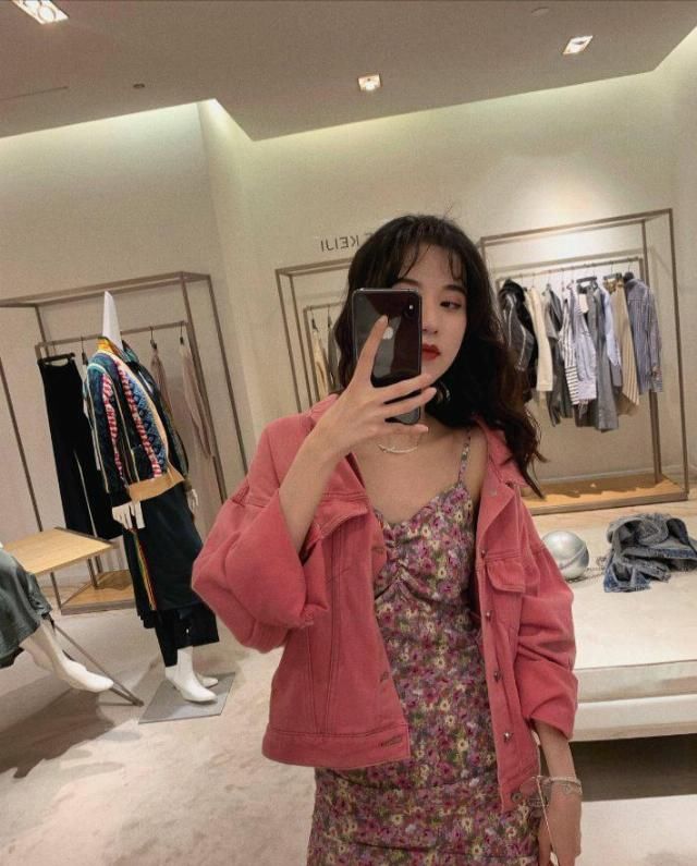 #丢掉#赶快丢掉厚运动外套吧!时尚达人强烈推荐十款显年轻高端大气穿搭,最少年青5岁