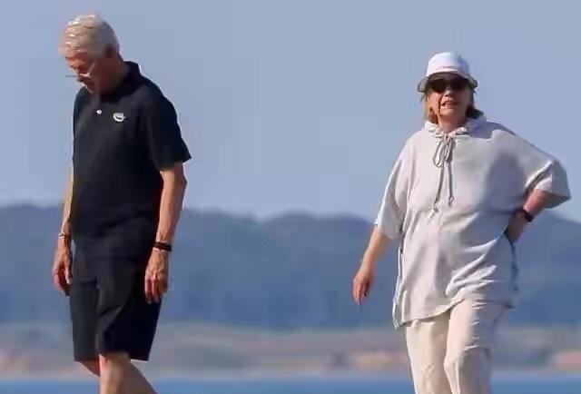 『照曝光』克林顿44年前结婚照曝光!一头卷发真洋气,为娶希拉里用了些小心机