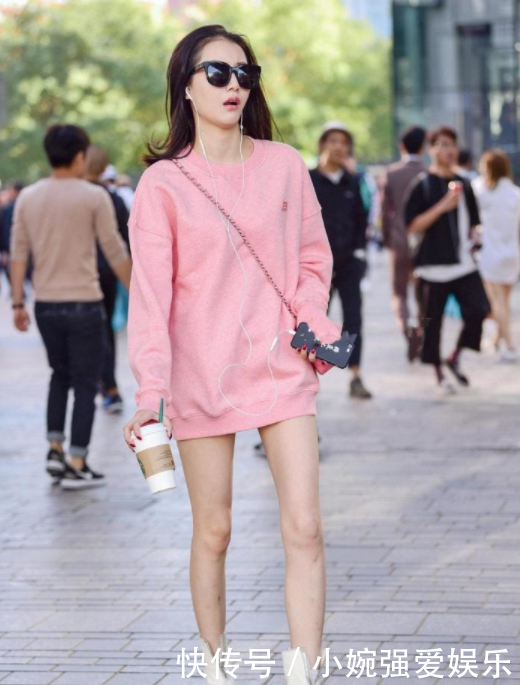  [曲线]街拍美图：靓丽曲线的小姐姐，休闲的打扮，养眼有魅力！