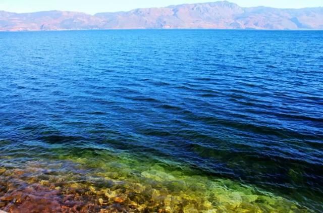 比泸沽湖还要美，这个隐藏在云南秘境的“玻璃湖”终于被人发现了