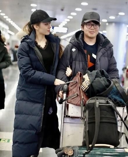  【面孔】26岁吉娜天使面孔魔鬼身材，脱掉羽绒服大秀好身材，这腰我酸了