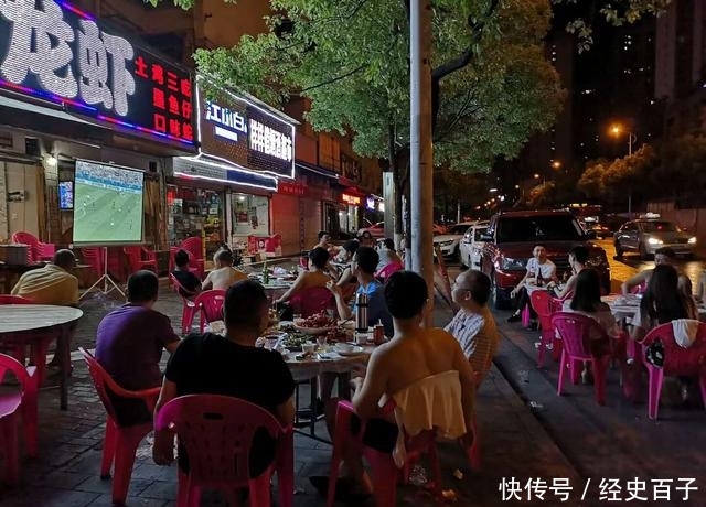 美国人来中国，晚上看到这个现象惊讶不已，直呼为啥美国没有？