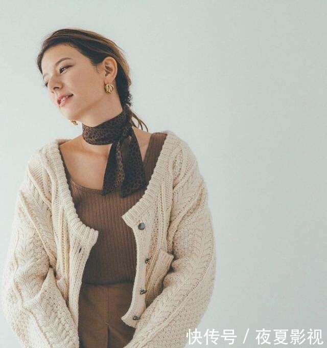 #小姐姐#初春里必不可少色系,高级感满满的大地色,简约却不失质感