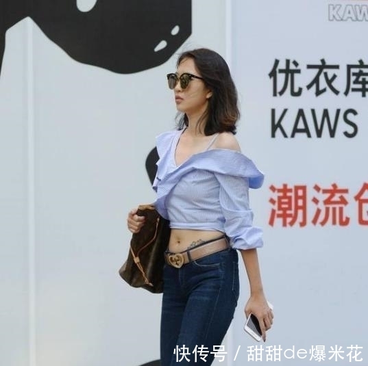 搭配■街拍气质高雅的美女,一件黑色的连衣裙,时尚魅力十足